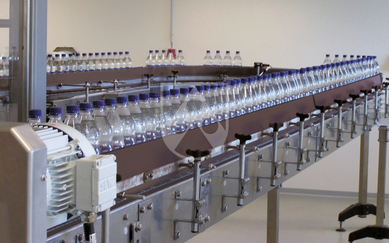 Our LubX® product range offers heavy-duty sliding materials specifically developed for conveyor technology. Thanks to its outstanding slide properties, conveyor systems equipped with LubX®, such as those in beverage bottling plants, need less energy, sl