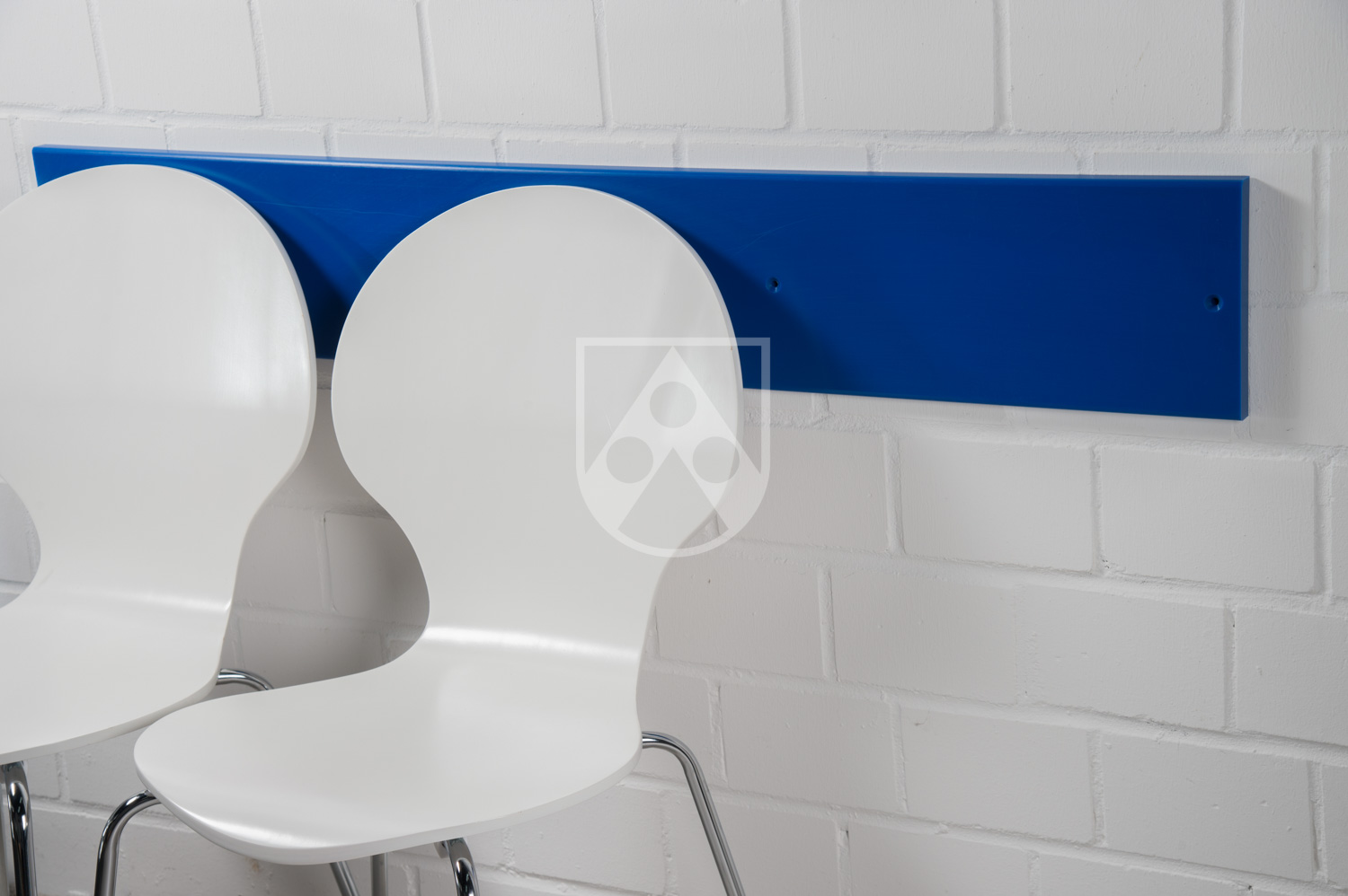 Защита стен Polystone® защищает стены в медицинских учреждениях от царапин, вызванных стульями