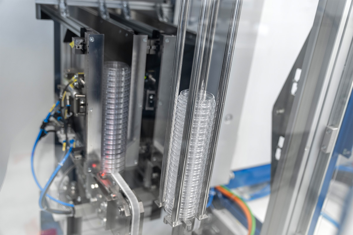 Petri Dishes fully automated production in seconds in ISO 8 cleanroom