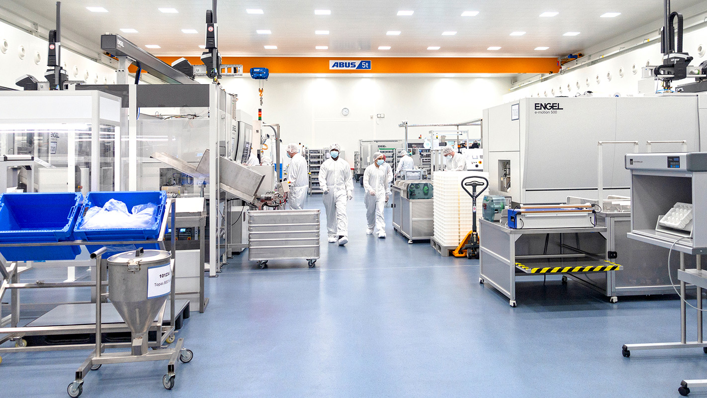 Röchling Medical bietet Technologien für die Verarbeitung thermoplastischer Werkstoffe im Reinraum